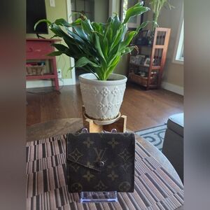 Authentic Louis Vuitton Brown Monogram Wallet